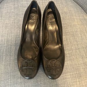 Excellent used condition Tory Burch wedges.